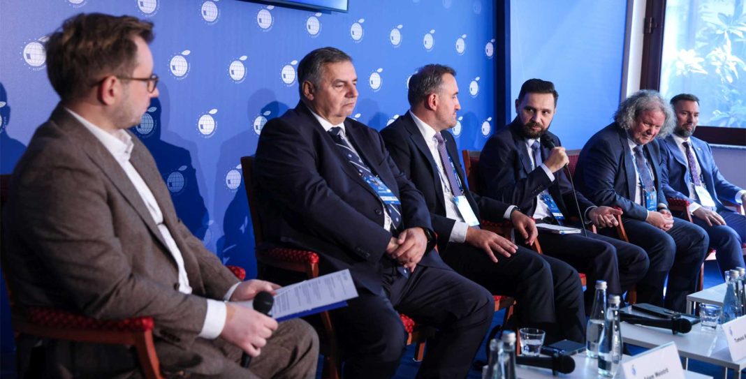 Port Gdynia na XXXV Forum Ekonomicznym w Karpaczu